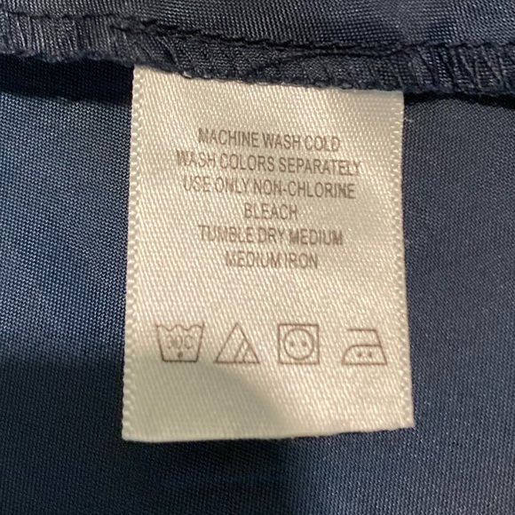 JG Hook
2P
Blue Dress with white polka dots - Picture 2 of 9